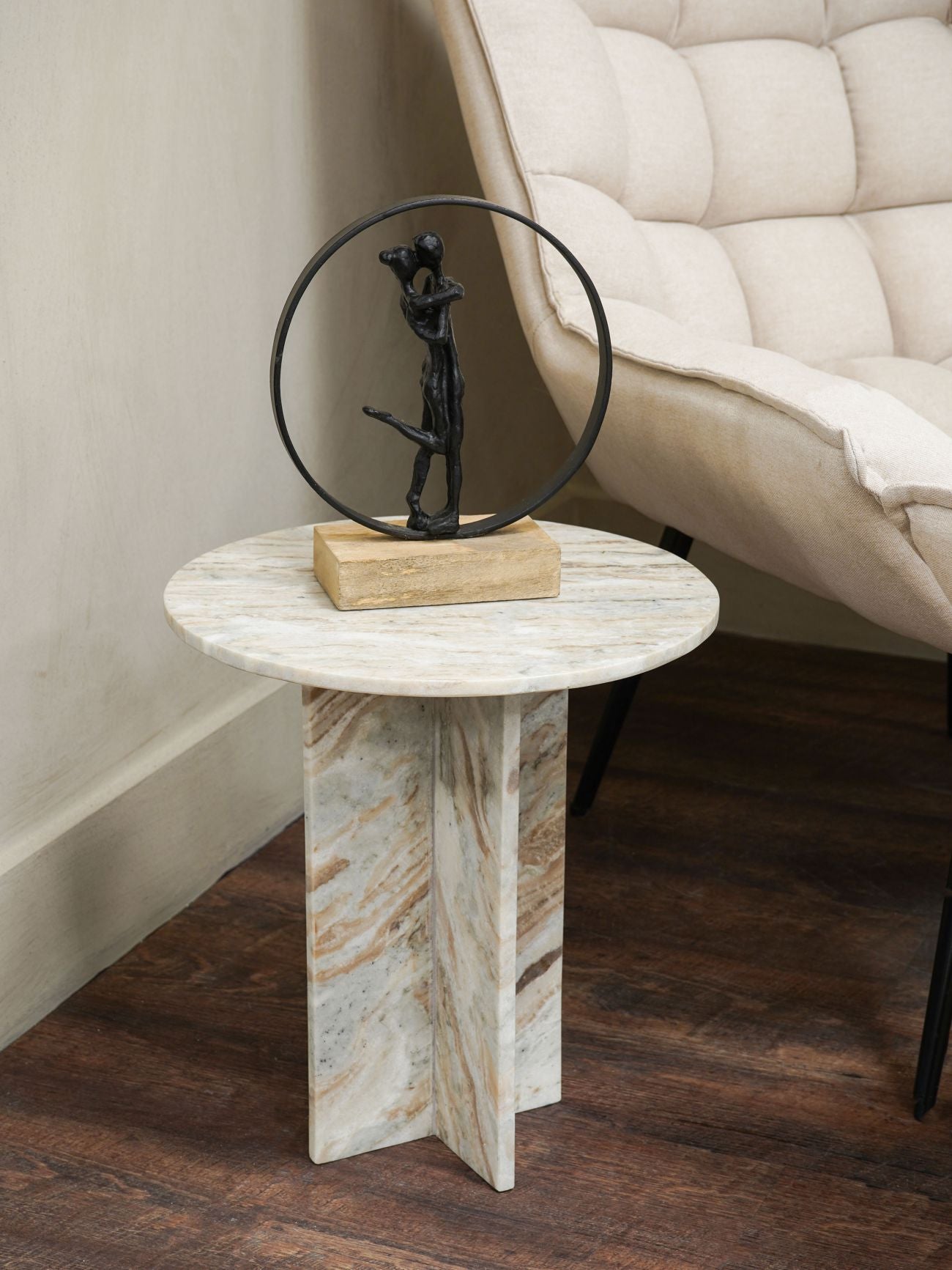 Wiener Antik-Goldatlas-Couchtisch mit Tablett