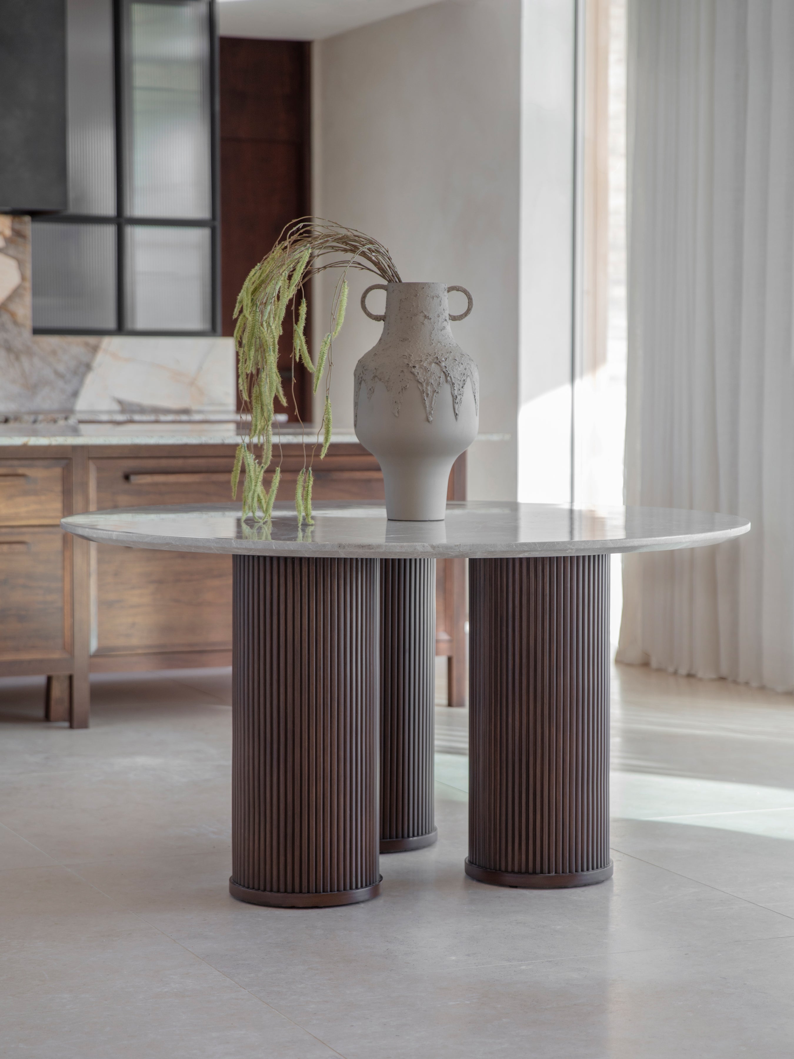 Belvedere Aged Gold Set aus 2 zusammensetzbaren Couchtischen mit Marmor und getöntem Glas
