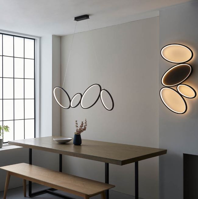 Schwarze Ovale 4lt lineare Pendelleuchte