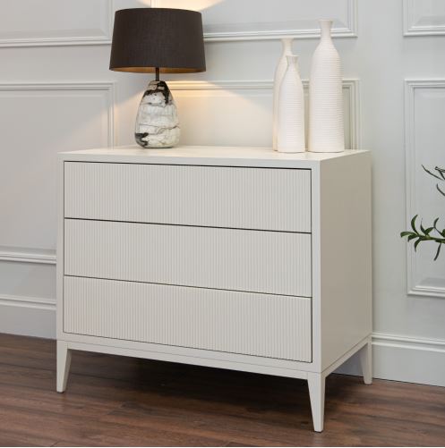 Alavus White Finish 3 Drawer Chest