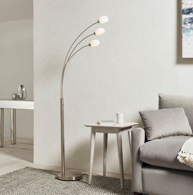 Lampadaire argenté à 3 lumières