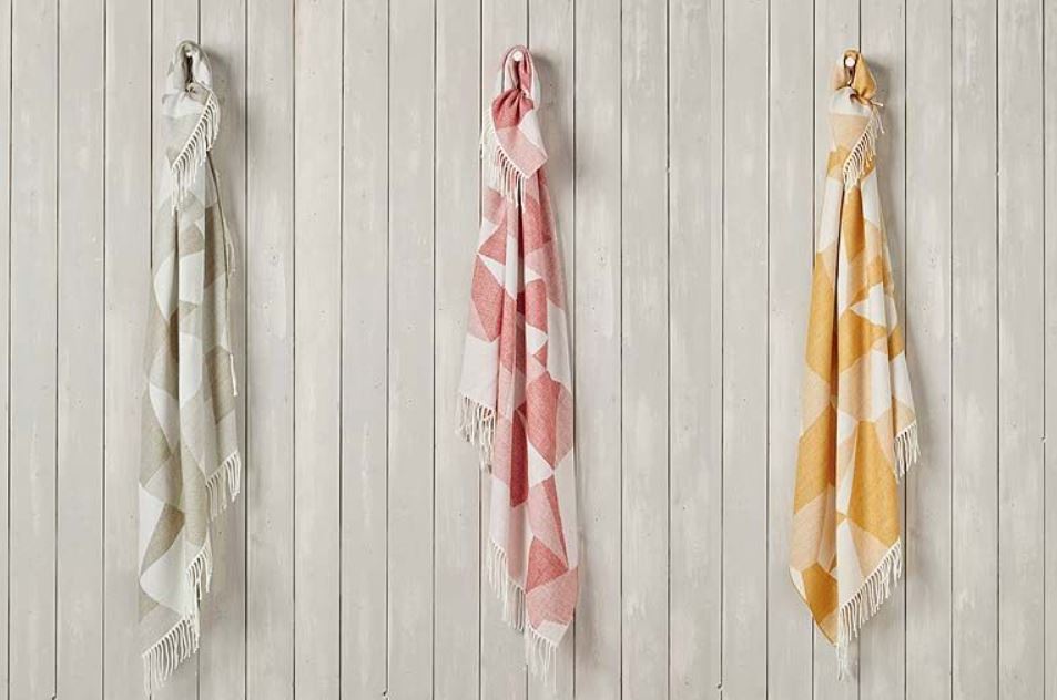 Origami throw blush