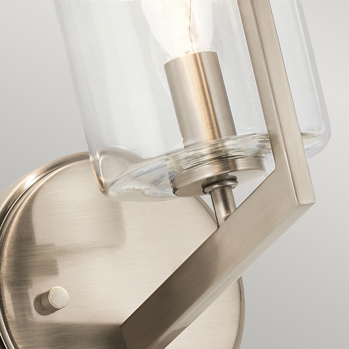 Single Wall Light in Classic Pewter Finish