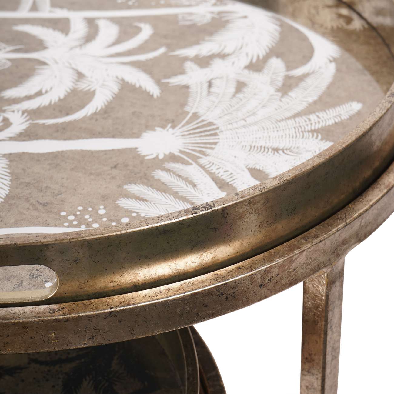 Wiener Antik-Goldatlas-Couchtisch mit Tablett