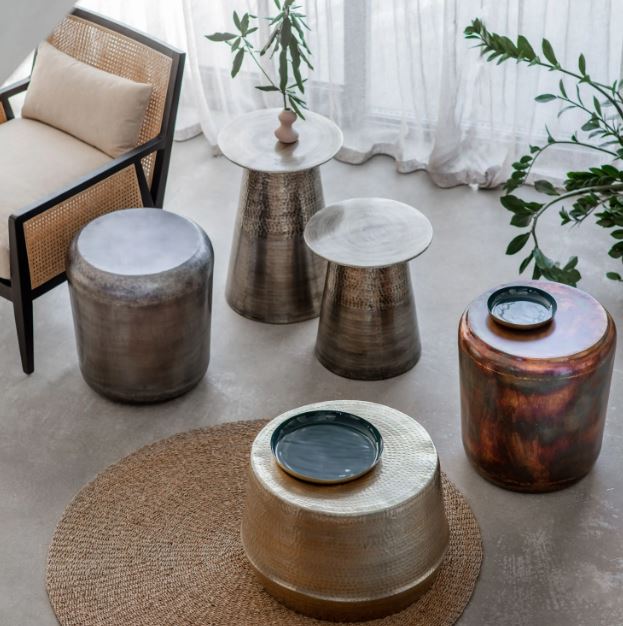 Ensemble de 2 tables d'appoint à plateau monochrome Swirl