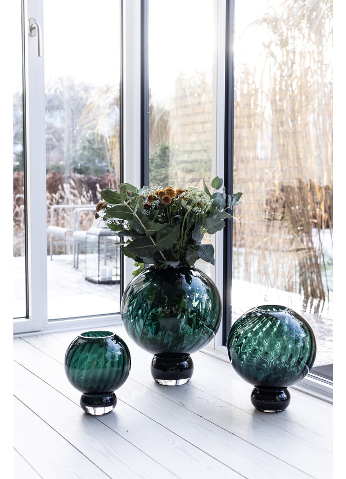 Vase tourbillonnant en cristal vert moyen