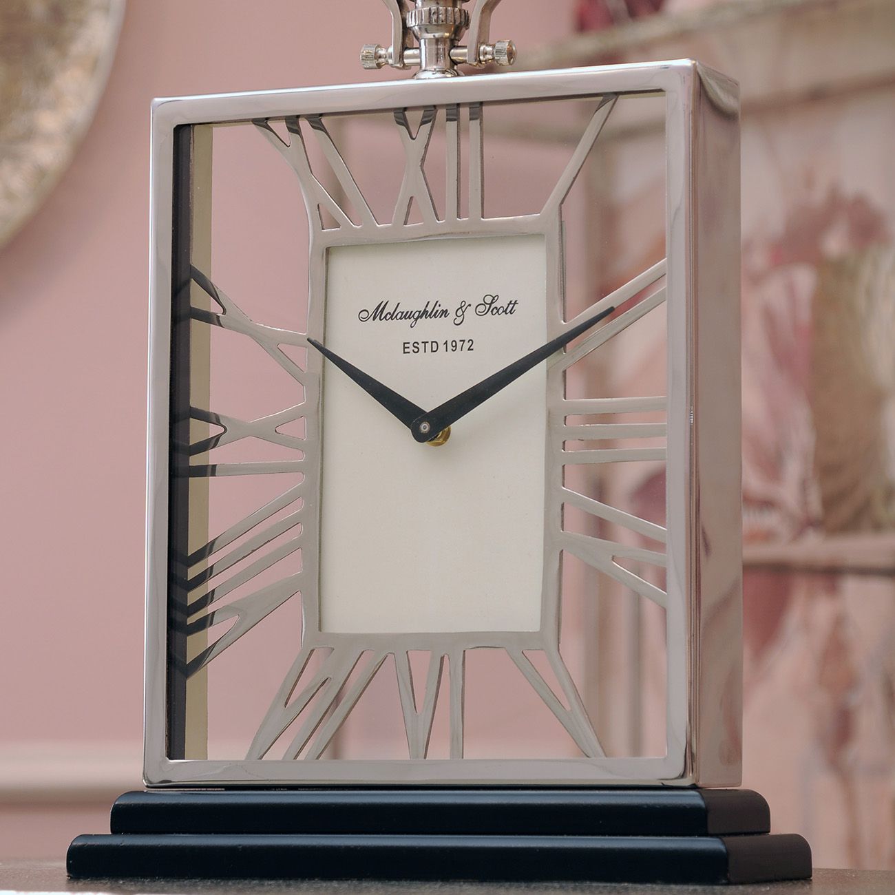 Mayfair-Kollektion – Skelett-Kaminuhr in Silber und Schwarz